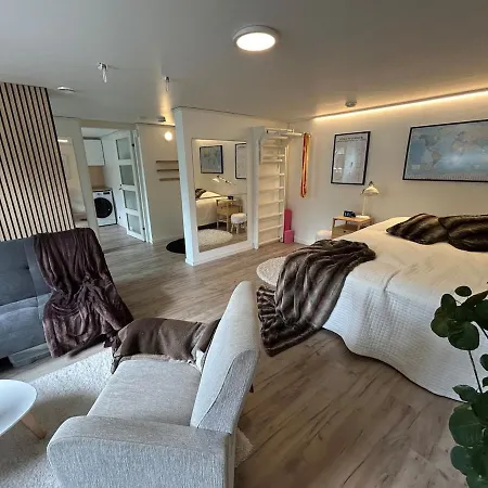 One Floor In A House In With Good Connections شقة