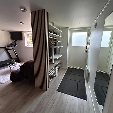 One Floor In A House In With Good Connections شقة
